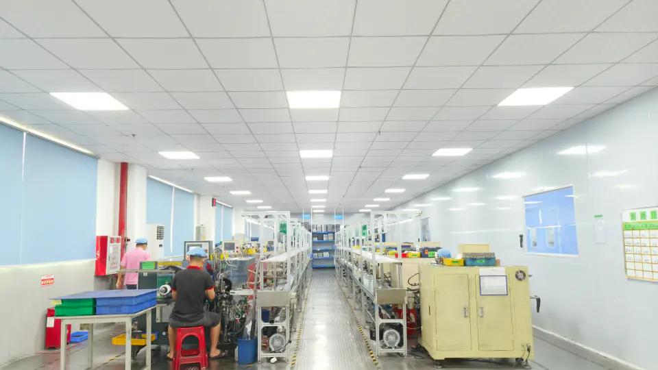 A clean production floor with organized workstations and equipment supporting stable cell assembly.